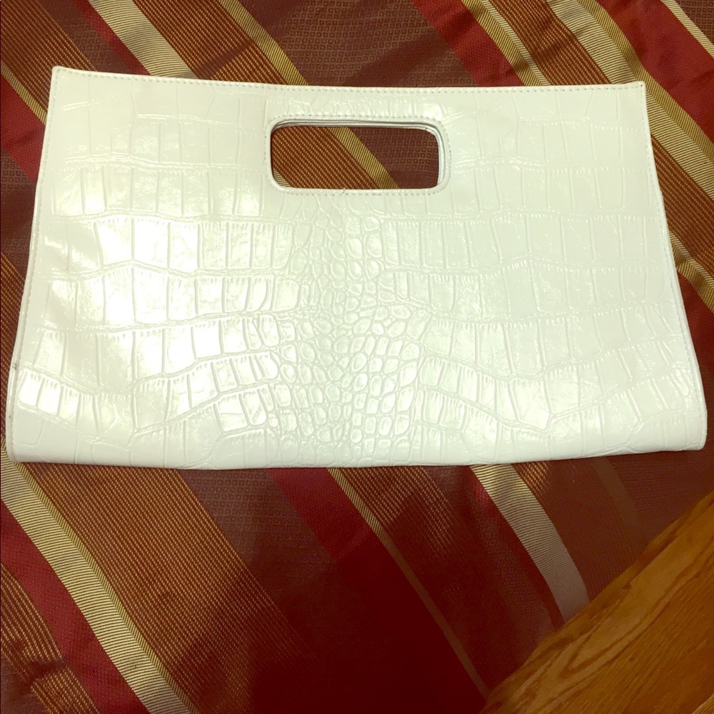 White snakeskin clutch